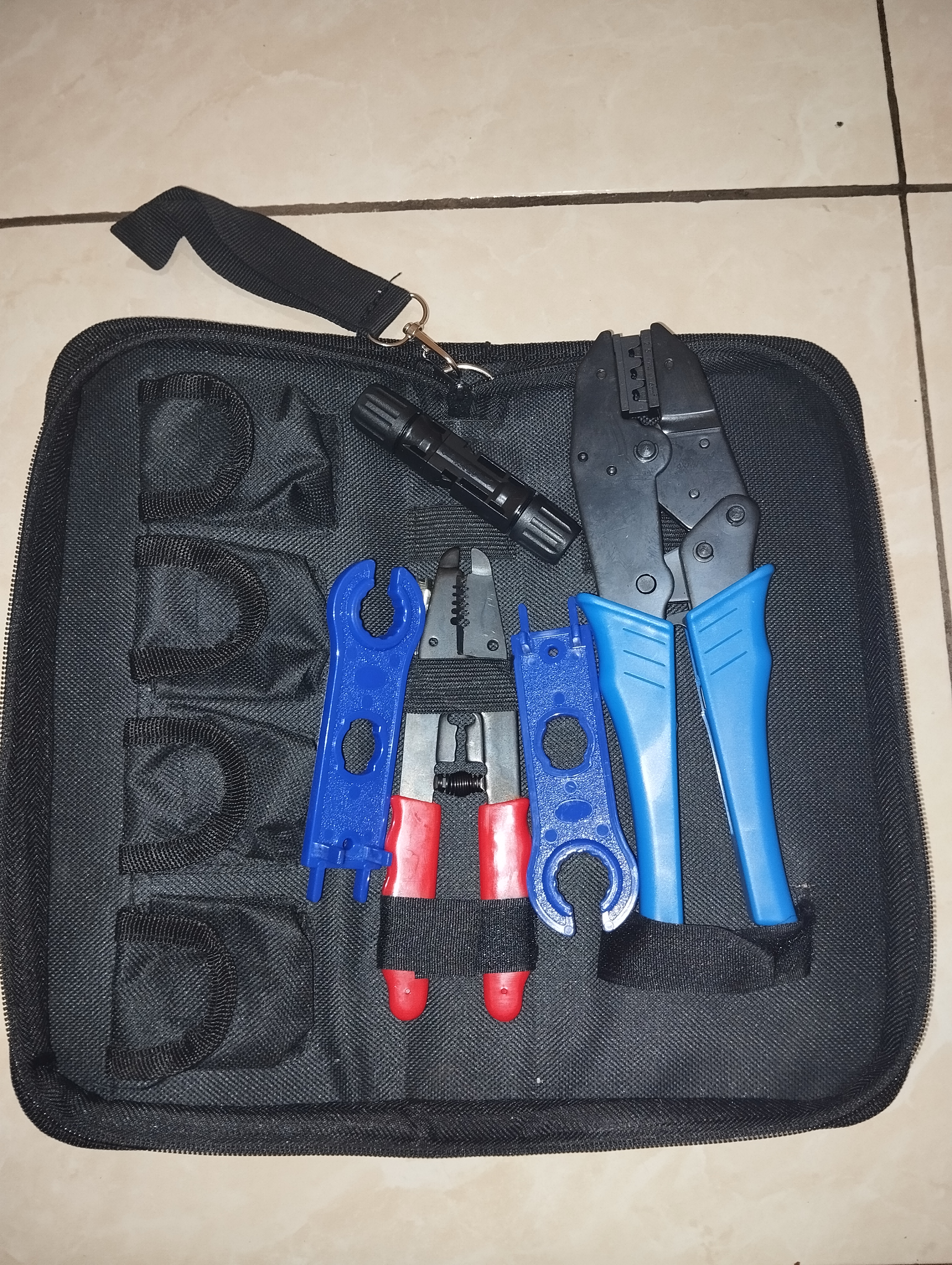 Foto 2 Crimping tool set-alat instalasi panel surya